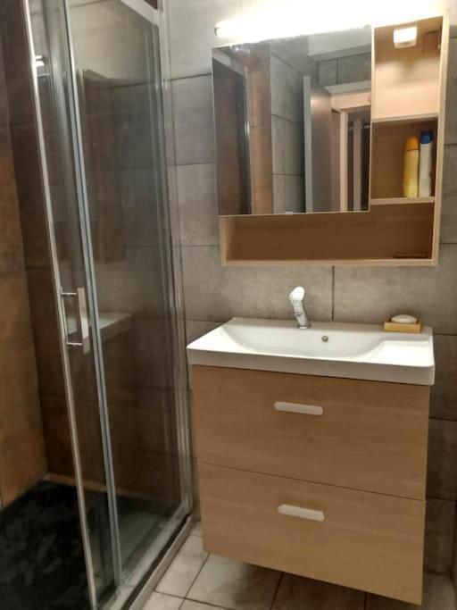 Gonnelles Appartement T3 Centre Ville Rdc D Αζάν Εξωτερικό φωτογραφία